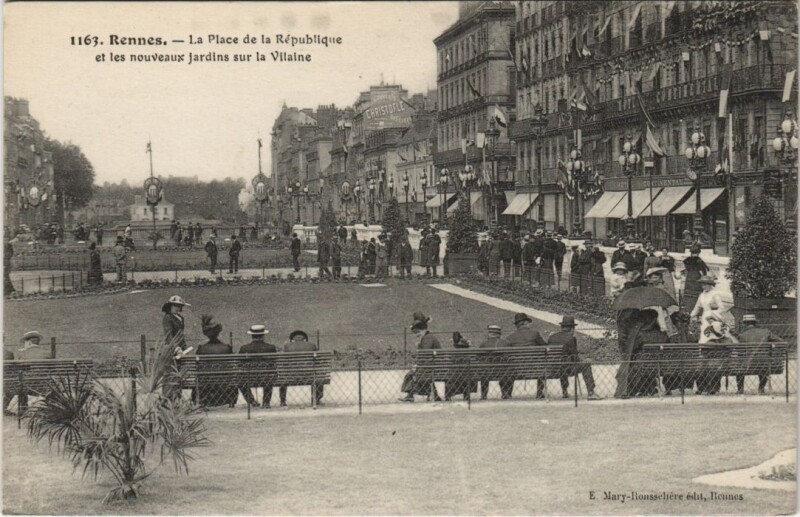 Carte postale ancienne Rennes Place de la Republique à Rennes