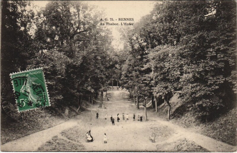 Carte postale ancienne Rennes Au Thabor, Enfer à Rennes