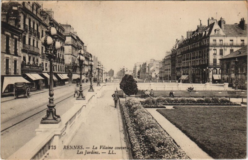 Carte postale ancienne Rennes Vilaine couverte, Les Jardins à Rennes
