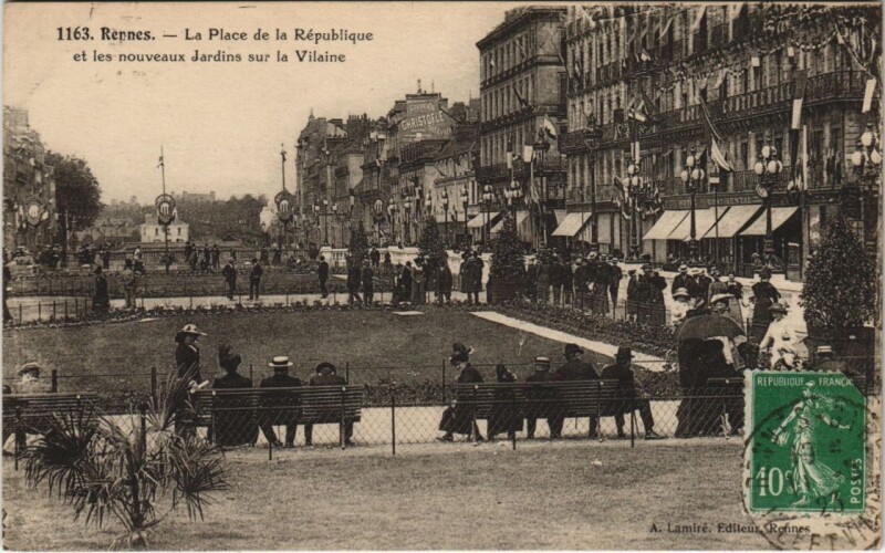 Carte postale ancienne Rennes Place de Republique à Rennes