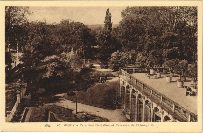 Carte postale ancienne Vichy Parc des Celestins et Terrasse France à Vichy