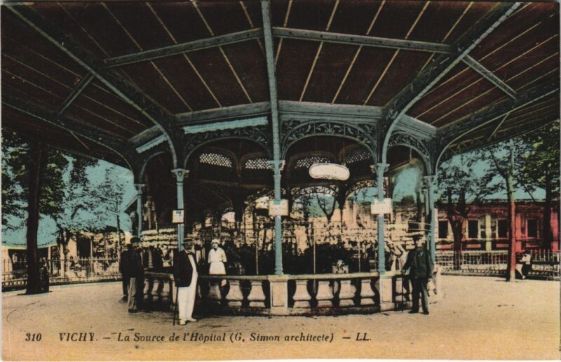 Carte postale ancienne Vichy La Source de l'Hopital France à Vichy