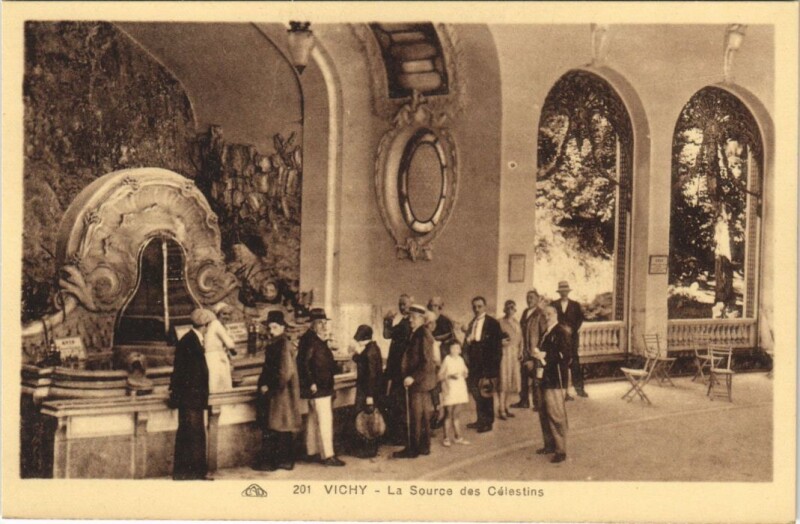 Carte postale ancienne Vichy La Source des Celestins France à Vichy