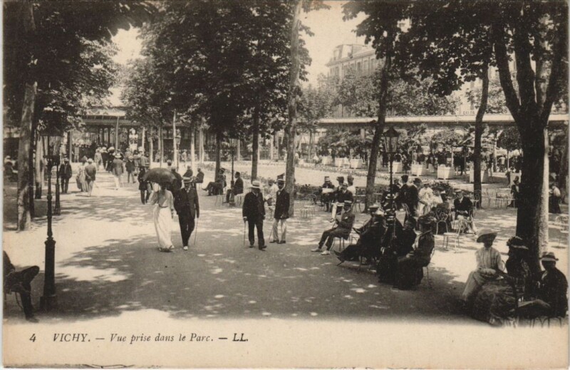 Carte postale ancienne Vichy Vue prise dans le Parc France à Vichy