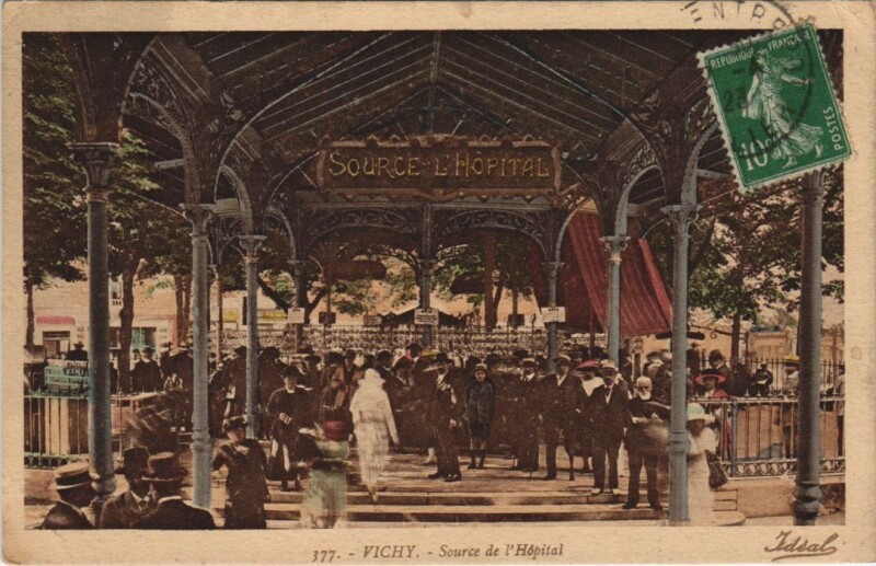 Carte postale ancienne Vichy Source de l'Hopital France à Vichy