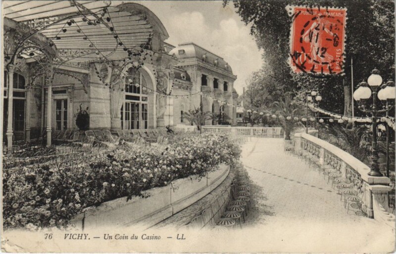 Carte postale ancienne Vichy Un Coin du Casino France à Vichy