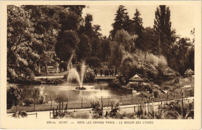 Carte postale ancienne Vichy Dans les Grands Parcs France à Vichy