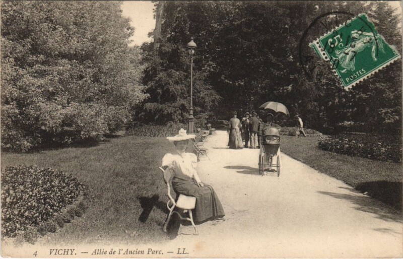 Carte postale ancienne Vichy Allee de l'Ancien Parc France à Vichy