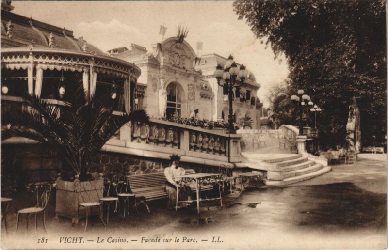 Carte postale ancienne Vichy Le Casino, Facade s le Parc France à Vichy