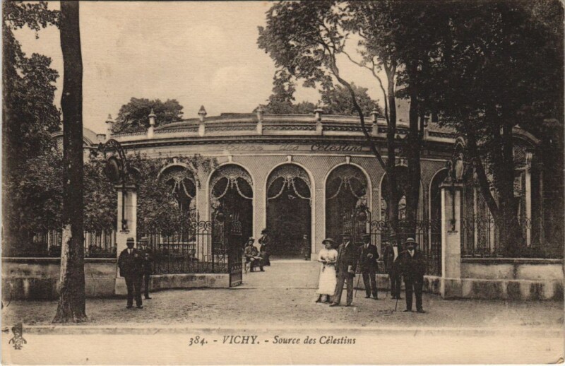 Carte postale ancienne Vichy Source des Celestins France à Vichy