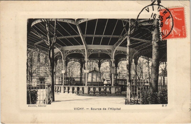 Carte postale ancienne Vichy Source de l'Hopital France à Vichy