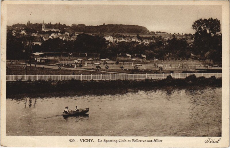 Carte postale ancienne Vichy Le Sporting-Club et Bellerive s Allier France à Vichy