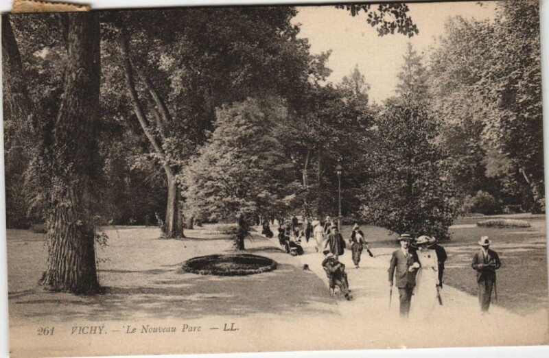 Carte postale ancienne Vichy Le Nouveau Parc France à Vichy