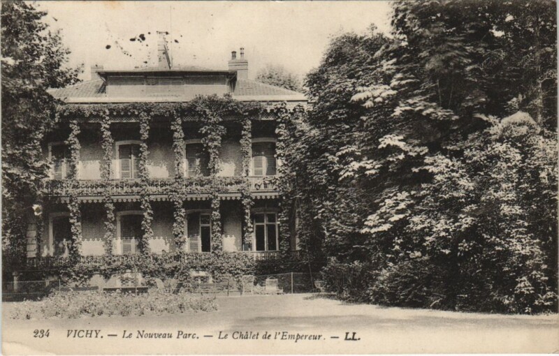 Carte postale ancienne Vichy Le Nouveau Parc, Le Chalet de l'Empereur France à Vichy