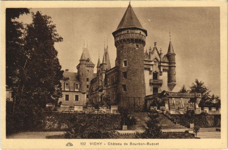 Carte postale ancienne Vichy Chateau de Bourbon-Busset France à Busset