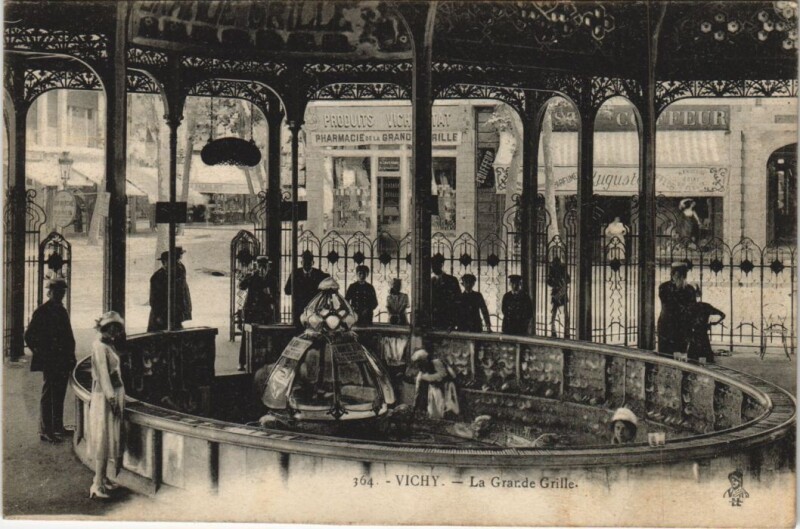 Carte postale ancienne Vichy La Grande Grille France à Vichy
