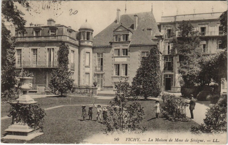 Carte postale ancienne Vichy La Maison de Mme de Sevigne France à Vichy