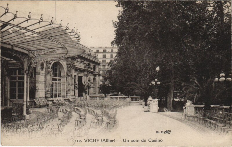 Carte postale ancienne Vichy Un Coin du Casino France à Vichy