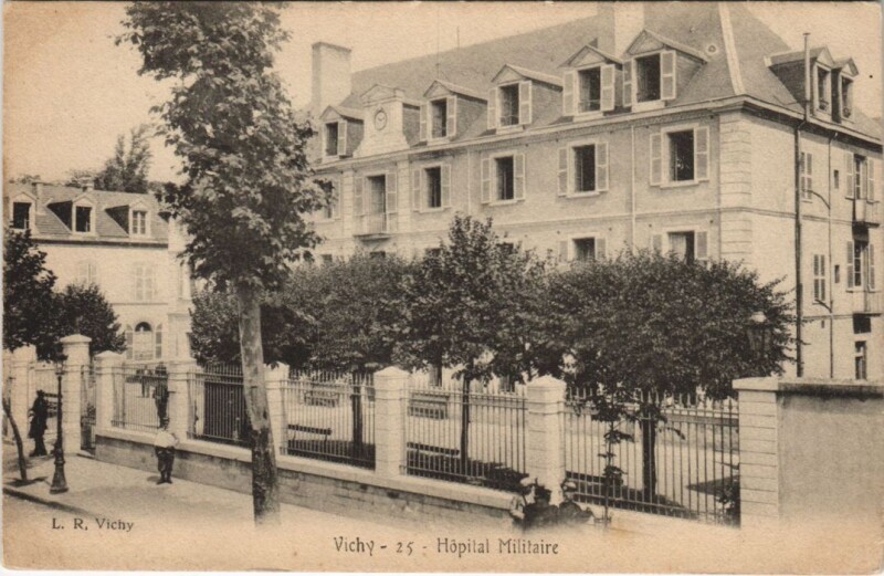 Carte postale ancienne Vichy Hopital Militaire France à Vichy