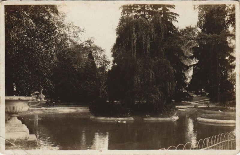 Carte postale ancienne Vichy Bassin du Nouveau Parc France à Vichy