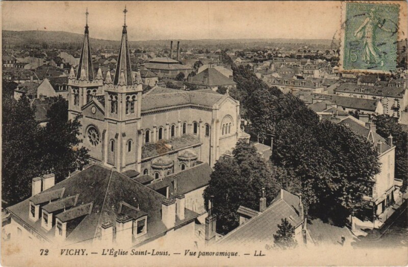 Carte postale ancienne Vichy L'Eglise Saint-Louis, vue panoramique France à Vichy