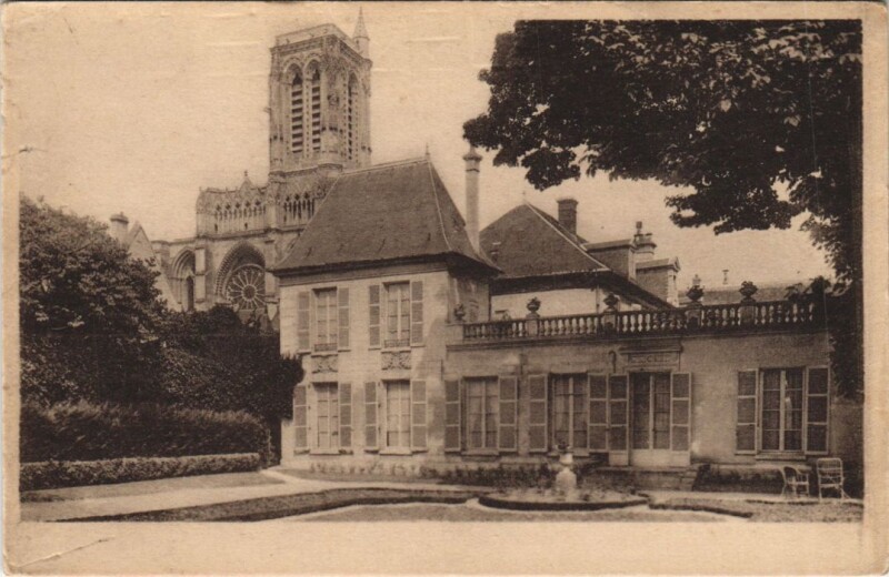 Carte postale ancienne Vichy Chateau France à Vichy