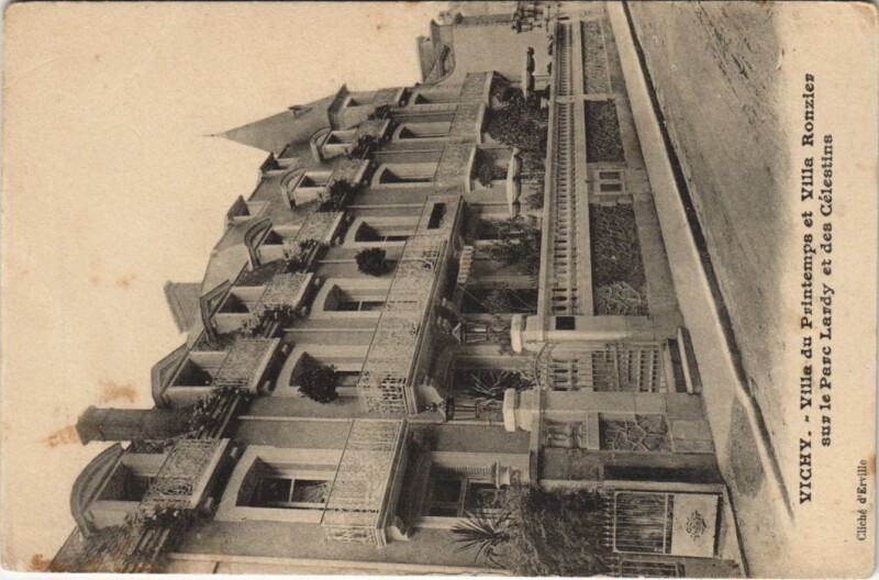 Carte postale ancienne Vichy Villa du Printemps et Villa Ronzier France à Vichy