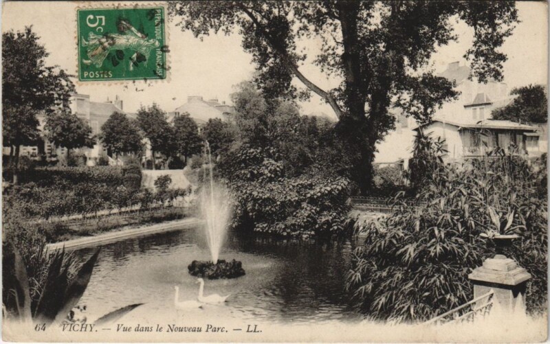 Carte postale ancienne Vichy Vue dans le Nouveau Parc France à Vichy