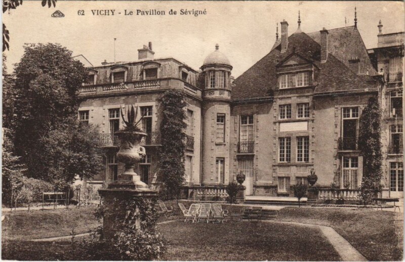 Carte postale ancienne Vichy Le Pavillon de Sevigne France à Vichy