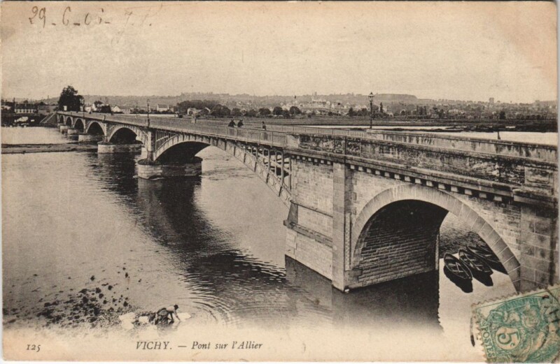 Carte postale ancienne Vichy Pont sur l'Allier France à Vichy