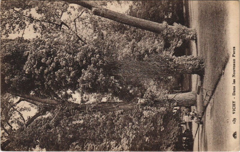 Carte postale ancienne Vichy Dans les nouveaux Parcs France à Vichy