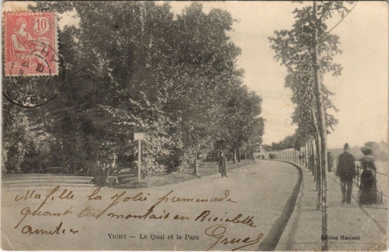 Carte postale ancienne Vichy Le Quai et le Parc France à Vichy