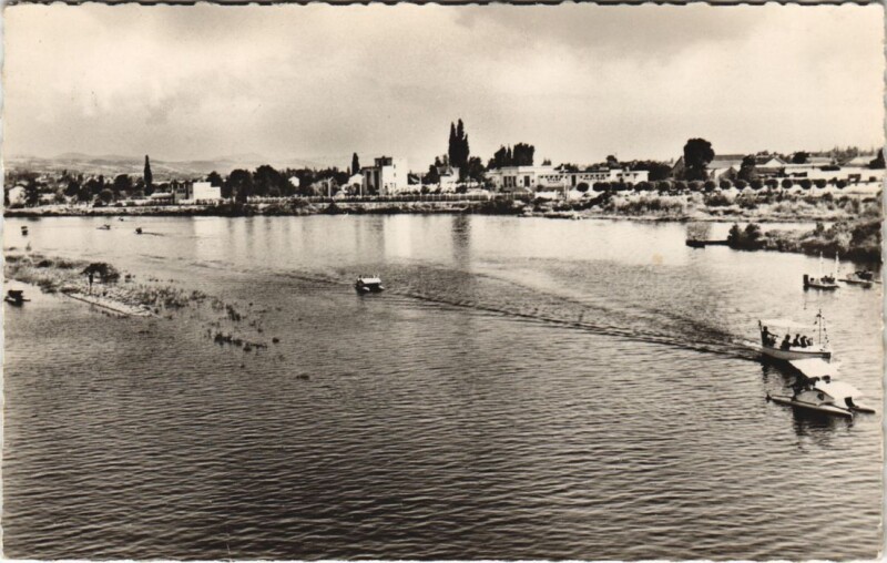 Carte postale ancienne Vichy Canotage sur l'Allier France à Vichy