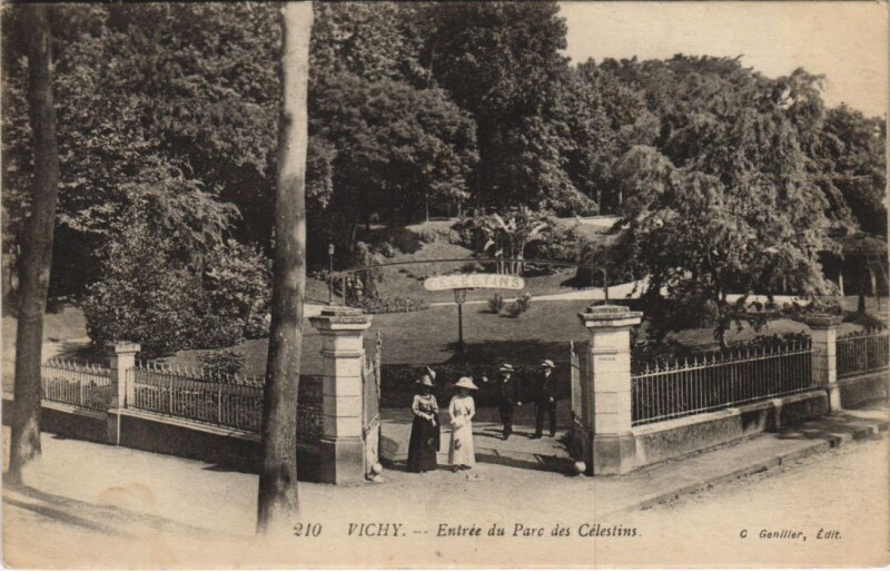 Carte postale ancienne Vichy Entree du Parc des Celestins France à Vichy