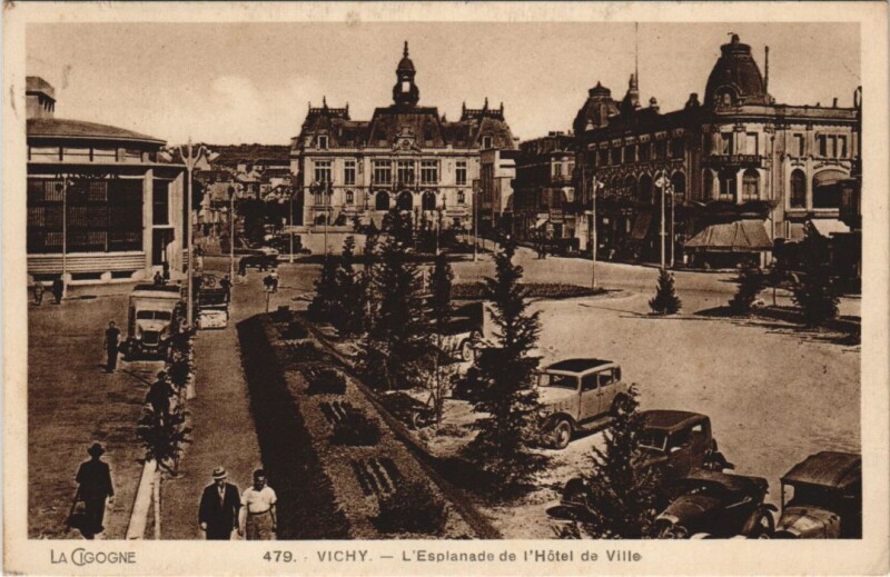 Carte postale ancienne Vichy L'Esplanade de l'Hotel de Ville France à Vichy