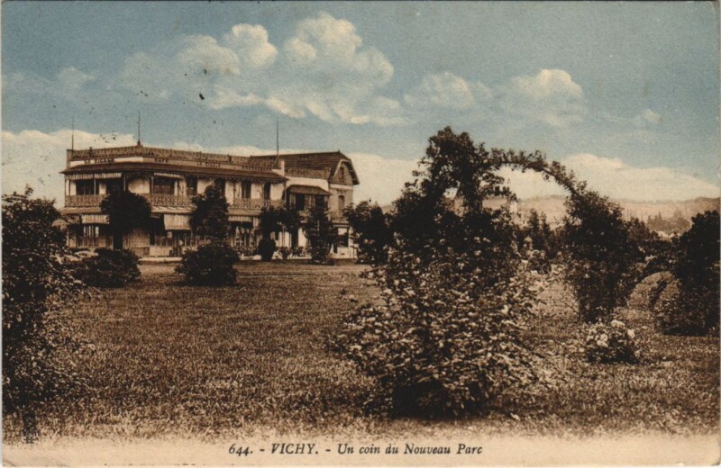 Carte postale ancienne Vichy Un Coin des nouveaux Parc France à Vichy