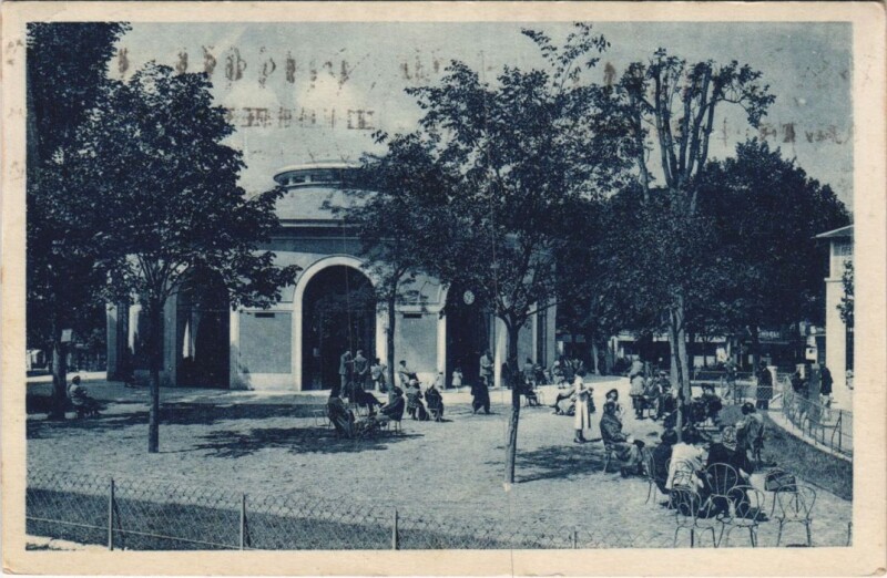 Carte postale ancienne Vichy Source de l'Hopital France à Vichy