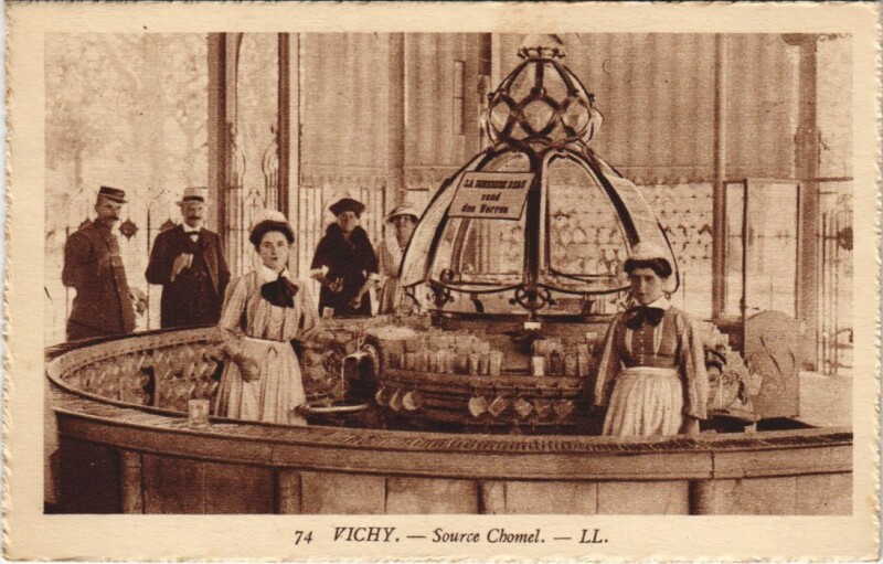 Carte postale ancienne Vichy Source Chomel France à Vichy