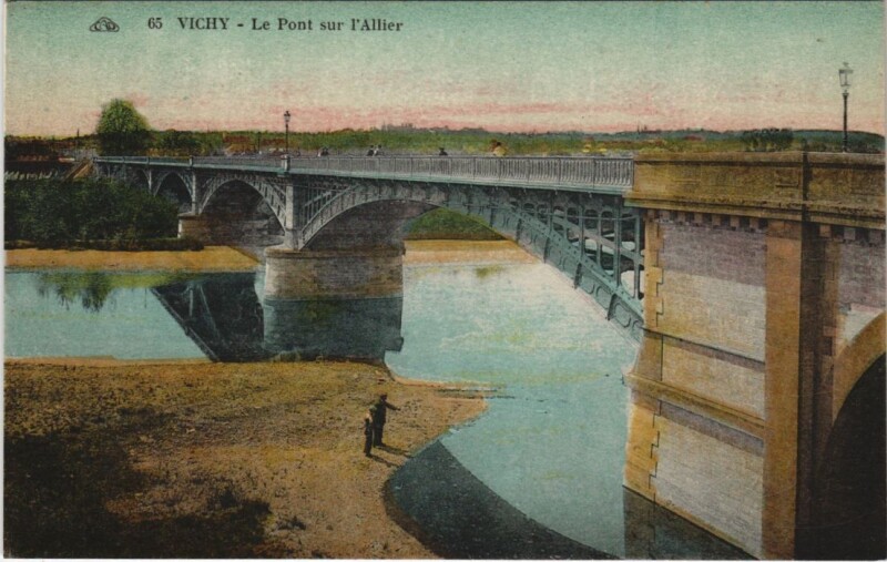 Carte postale ancienne Vichy Le Pont sur l'Allier France à Vichy