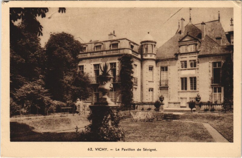 Carte postale ancienne Vichy Le Pavillon de Sevigne France à Vichy