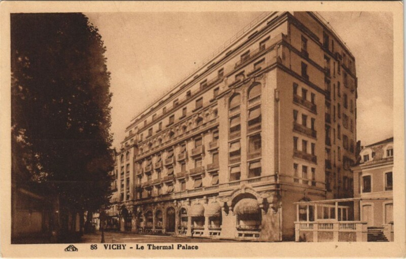 Carte postale ancienne Vichy Le Thermal Palace France à Vichy