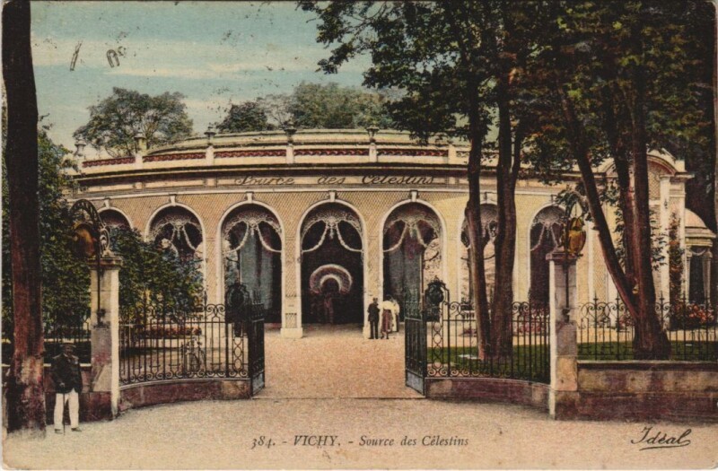Carte postale ancienne Vichy Source des Celestins France à Vichy