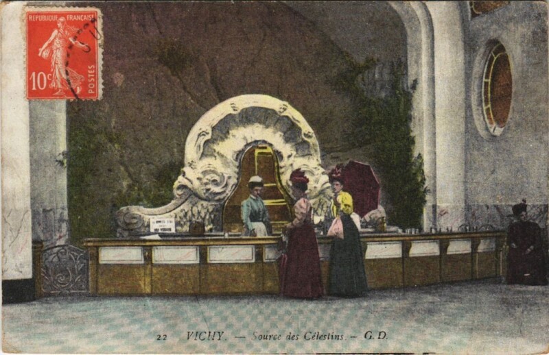 Carte postale ancienne Vichy Source des Celestins France à Vichy