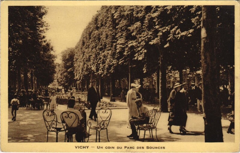 Carte postale ancienne Vichy Un Coin du Parc des Sources France à Vichy