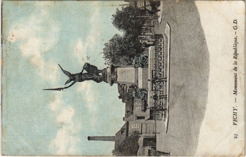 Carte postale ancienne Vichy Monument de la Republique France à Vichy