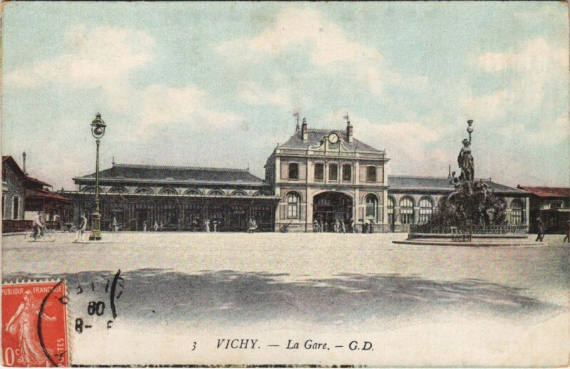 Carte postale ancienne Vichy La Gare France à Vichy