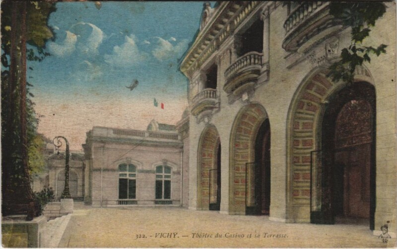 Carte postale ancienne Vichy Theatre du Casino et sa Terrasse France à Vichy