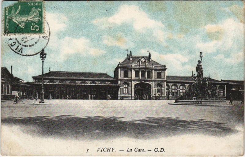 Carte postale ancienne Vichy La Gare France à Vichy