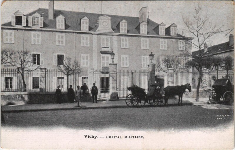 Carte postale ancienne Vichy Hopital Militaire France à Vichy