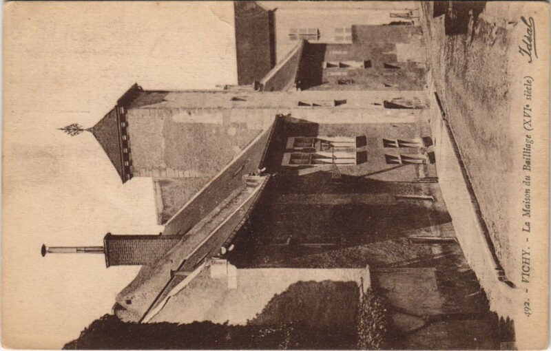 Carte postale ancienne Vichy La Maison du Bailliage France à Vichy